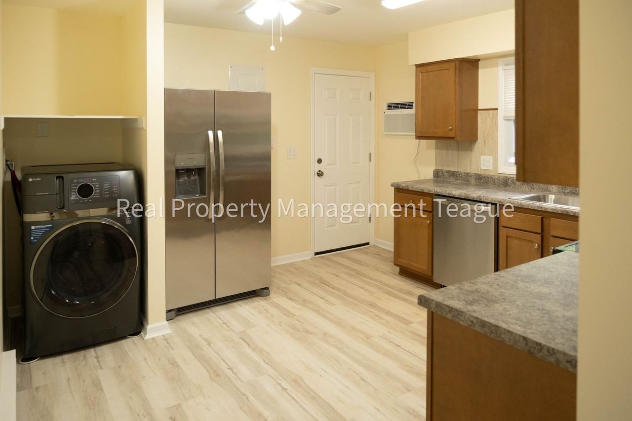 Beautiful one Bedroom apartment - Photo 3 of 11
