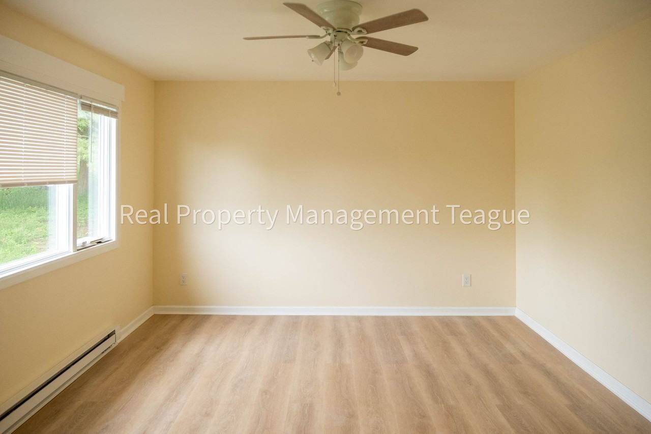 Beautiful one Bedroom apartment - Photo 7 of 11