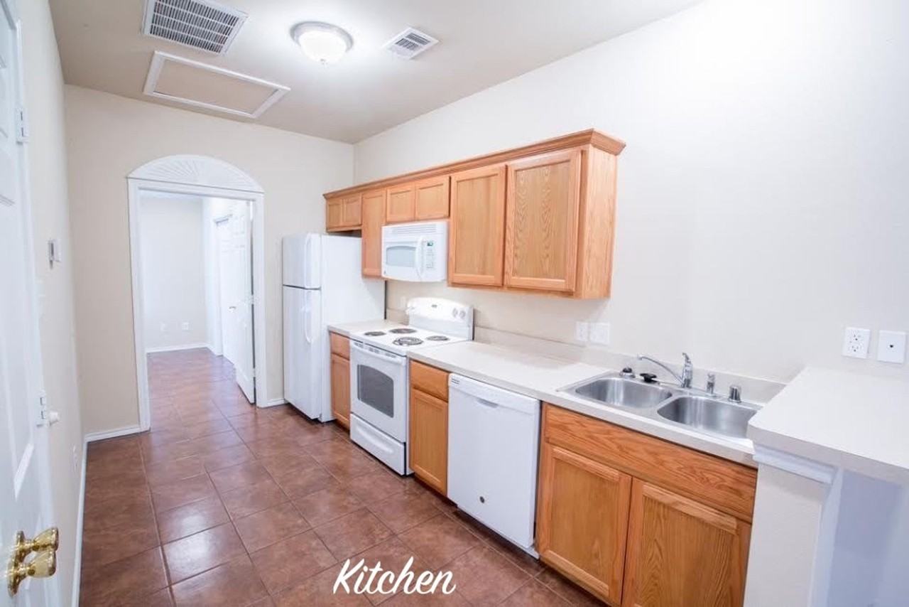 2400 Bryan St - Photo 5 of 10