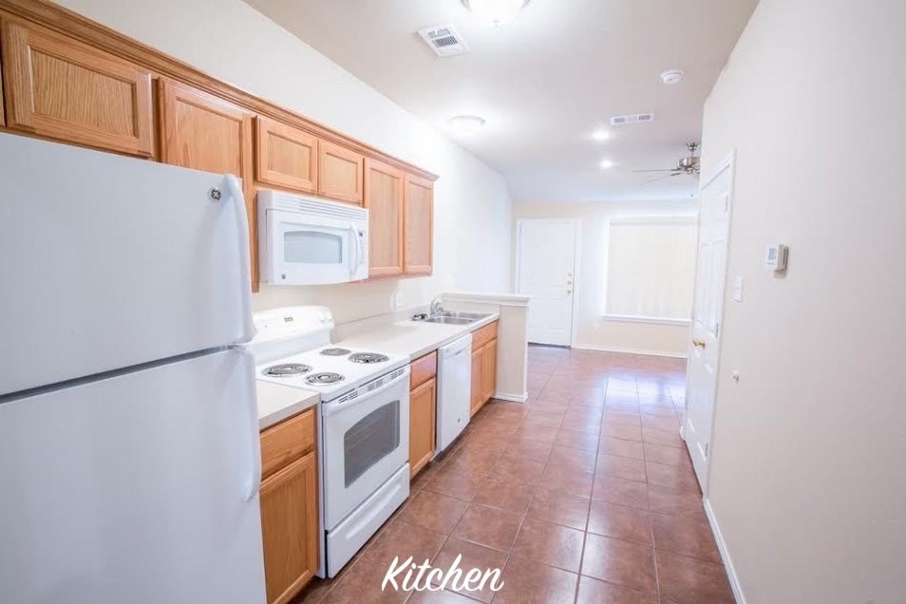 2400 Bryan St - Photo 6 of 10