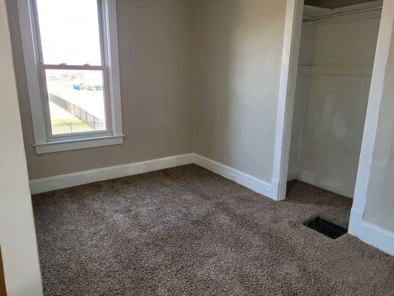 1017 18th Avenue A - Photo 2 of 9