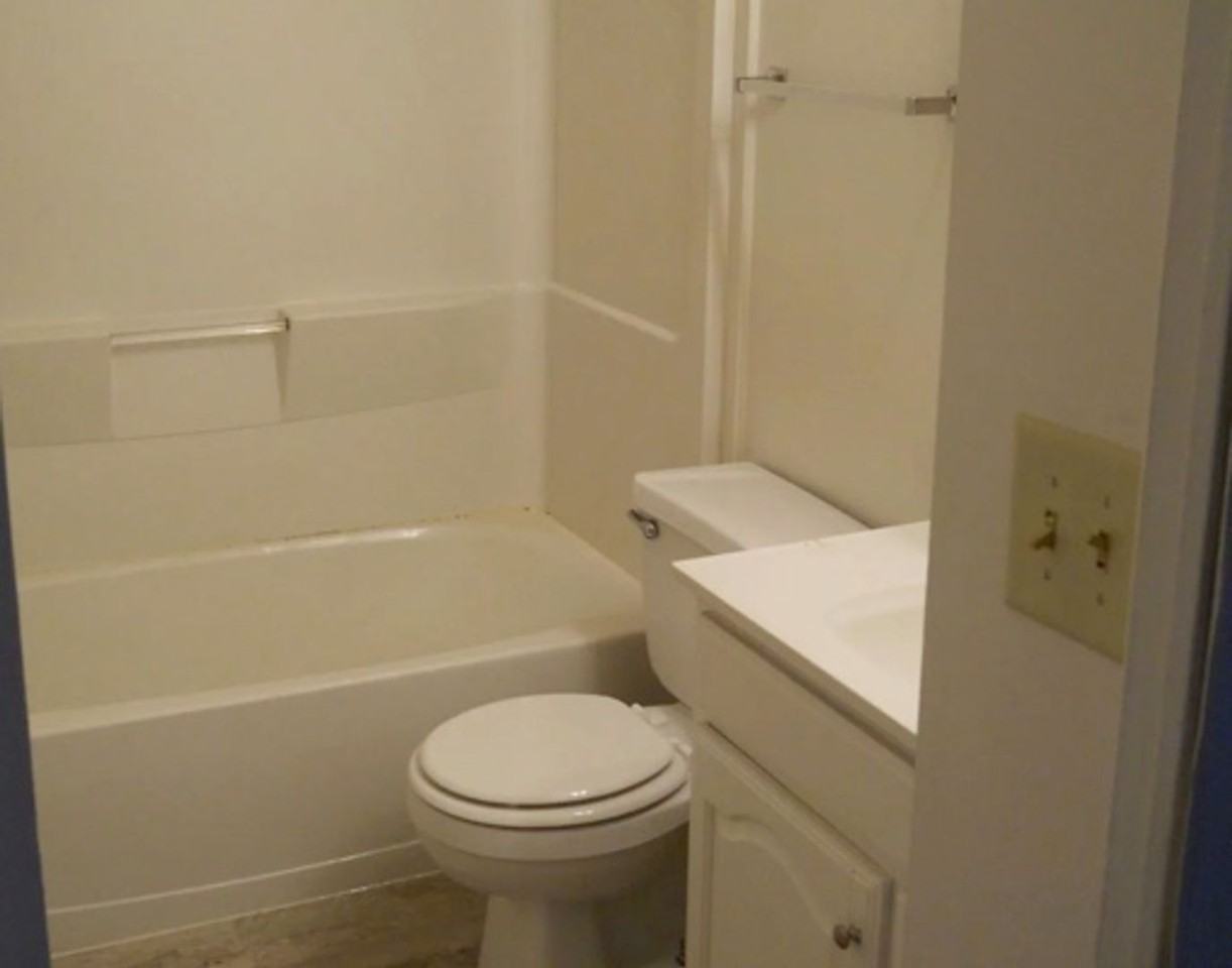 1422 Potomac Ave - Photo 3 of 4