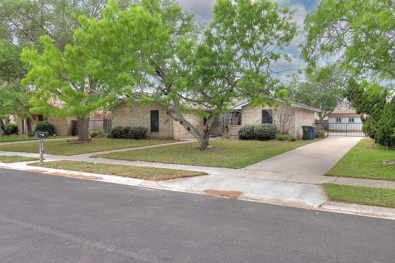 3121 Seafoam Dr - Photo 2 of 50