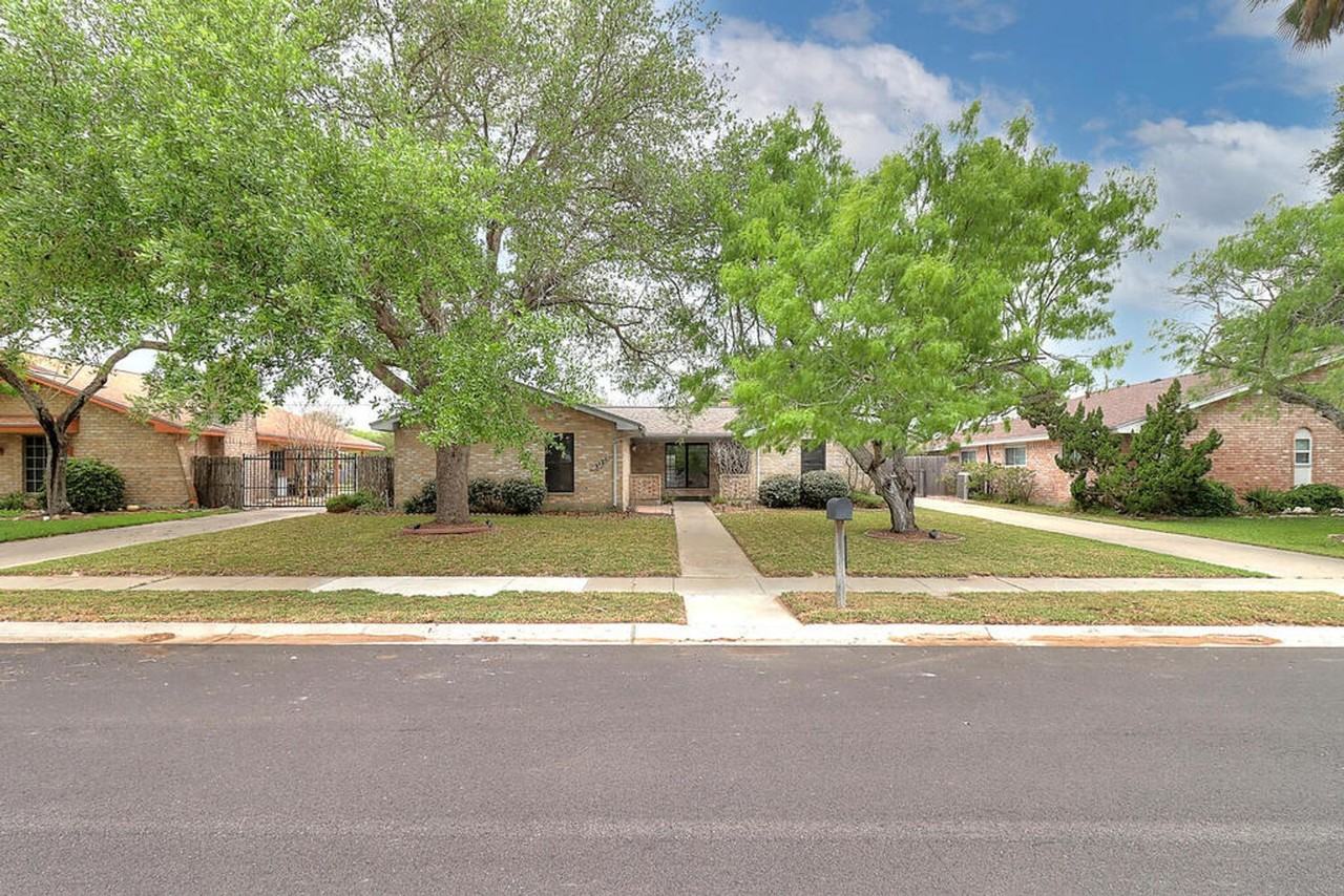 3121 Seafoam Dr - Photo 3 of 50