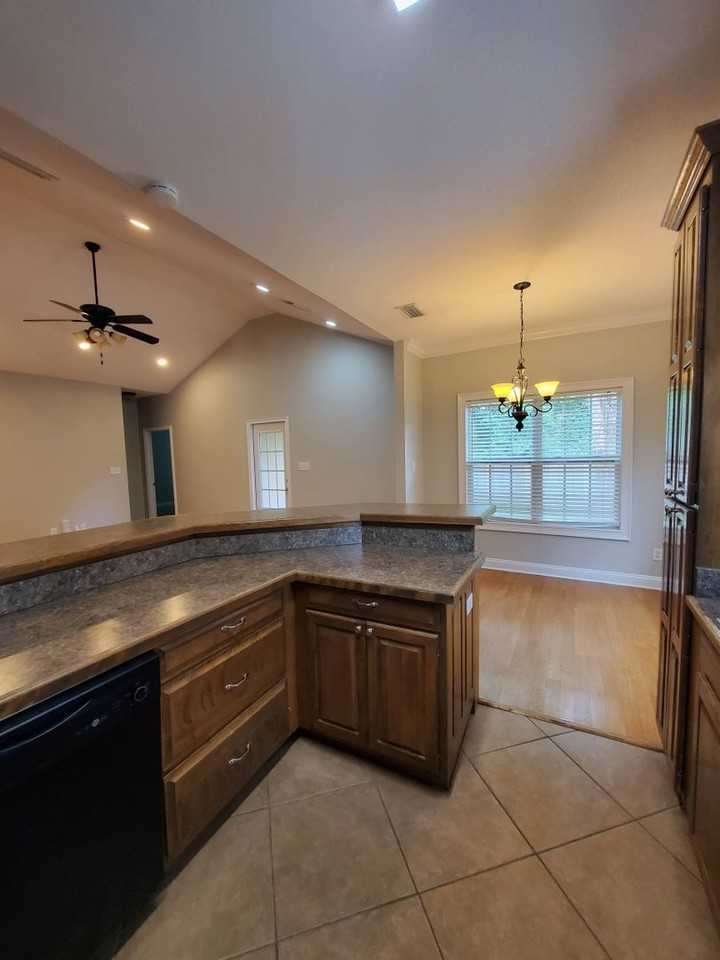 3815 Napa Dr - Photo 4 of 18