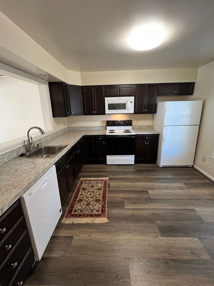 233 Portview Ave - Photo 3 of 17