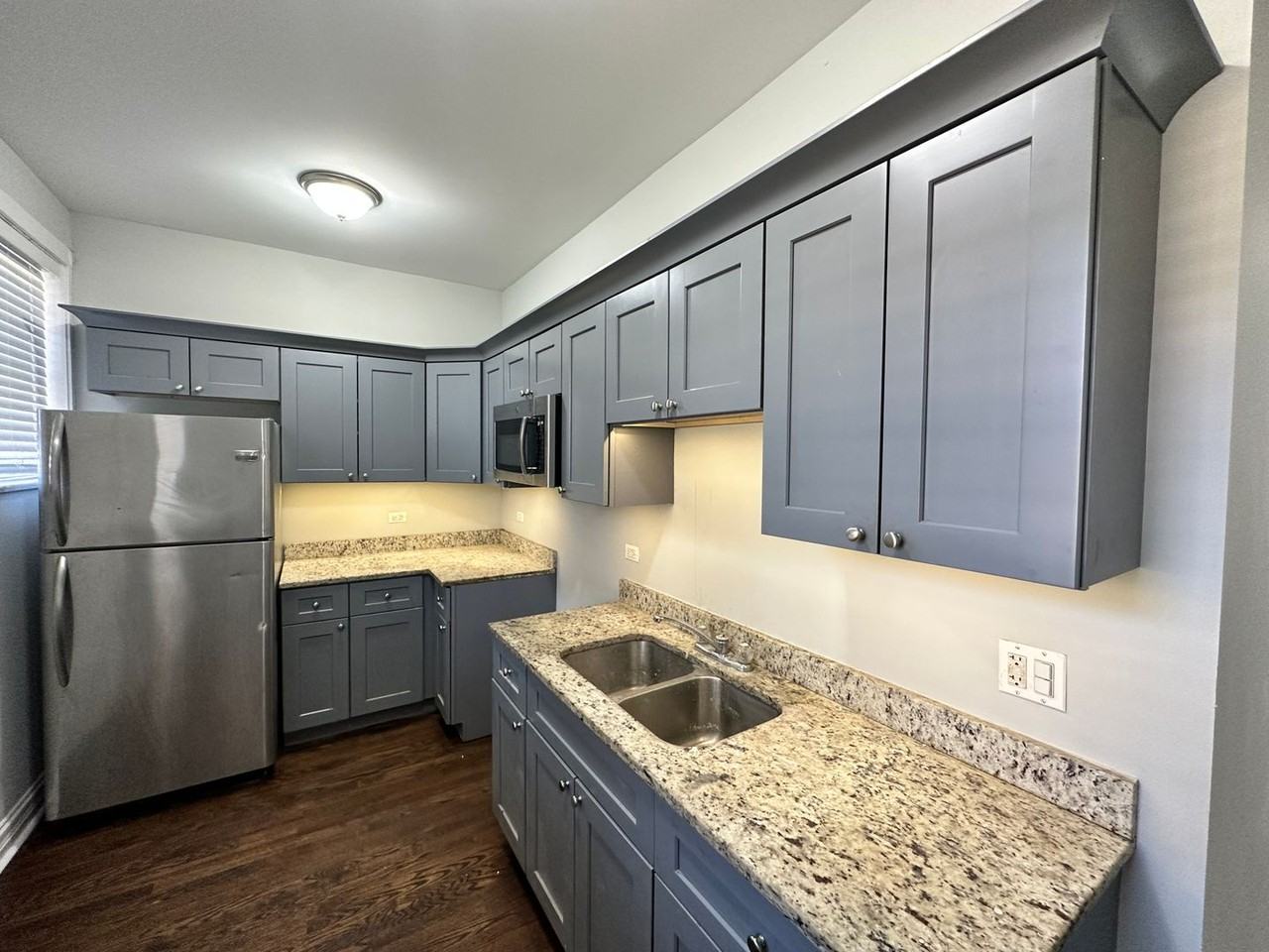 6635 S. Ellis - Photo 2 of 11