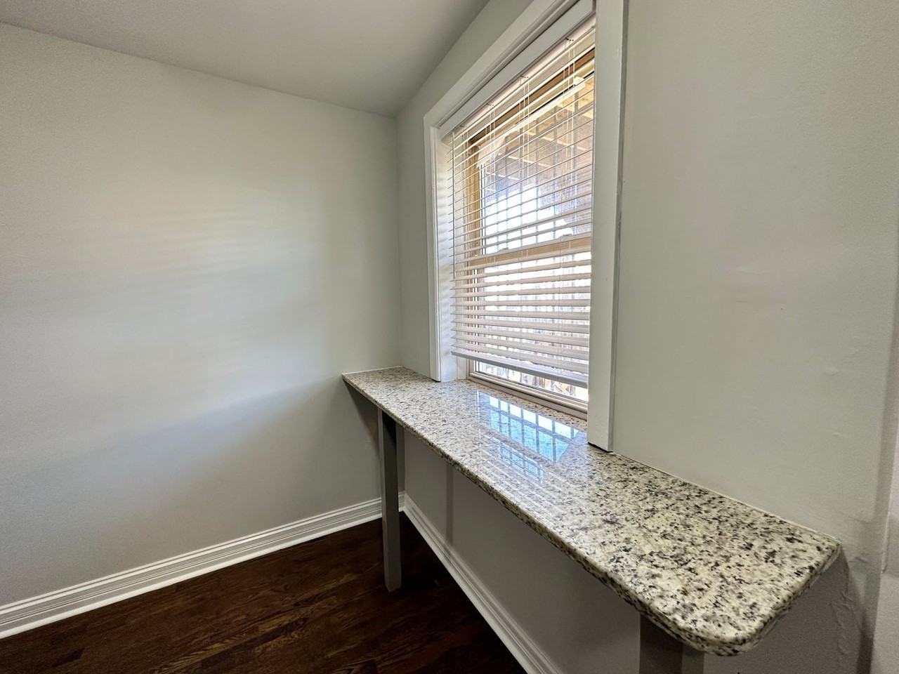 6635 S. Ellis - Photo 3 of 11