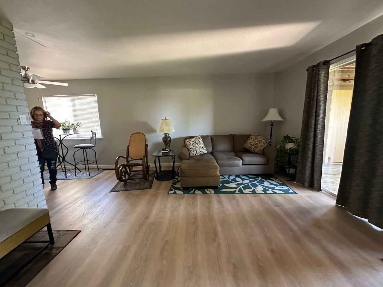 7600 Gladstone Dr - Photo 4 of 21