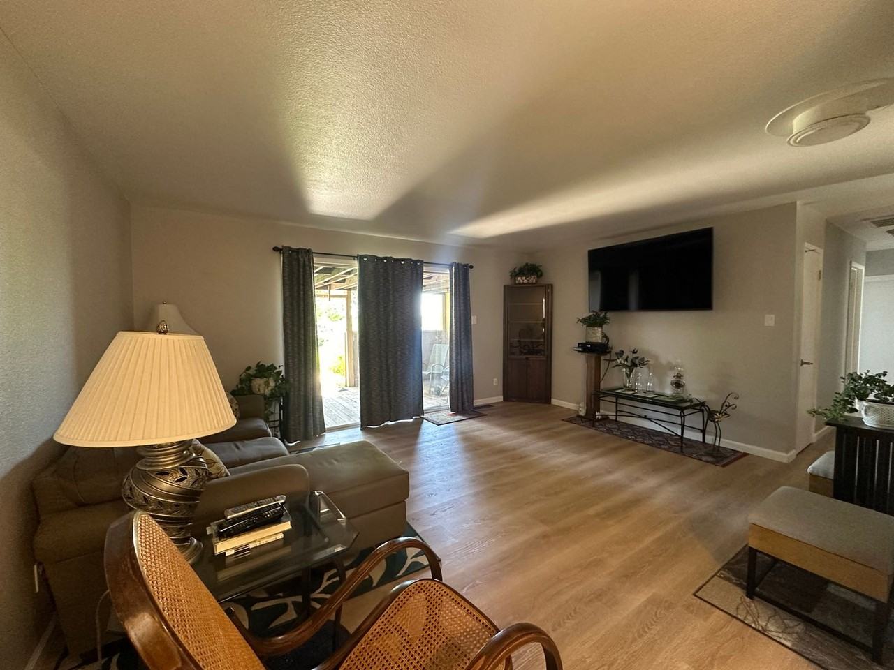 7600 Gladstone Dr - Photo 7 of 21