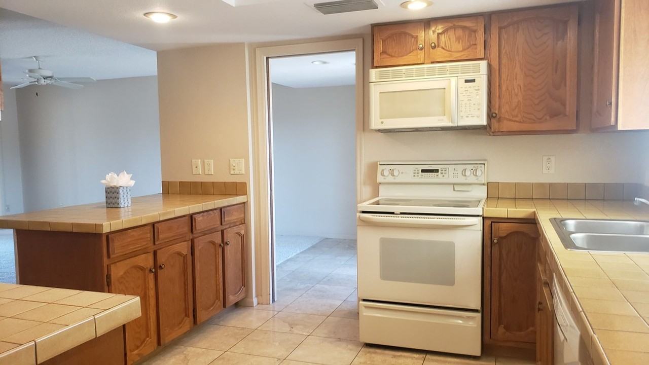 16212 E Carmel Dr - Photo 2 of 13
