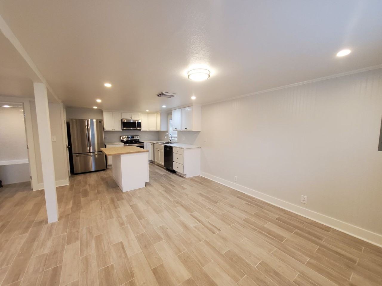 1613 17th St - Photo 2 of 19
