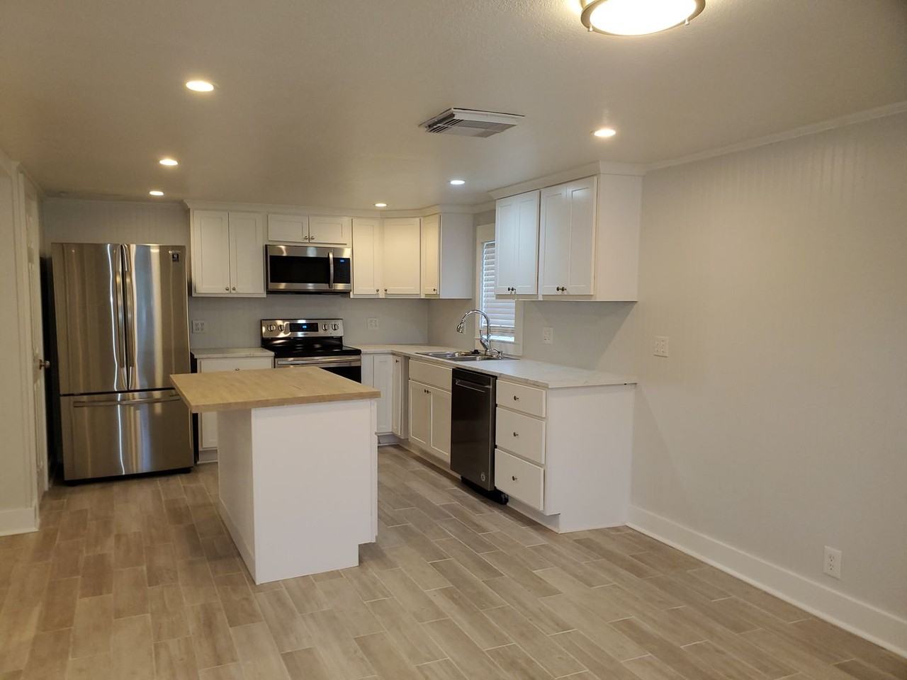 1613 17th St - Photo 3 of 19
