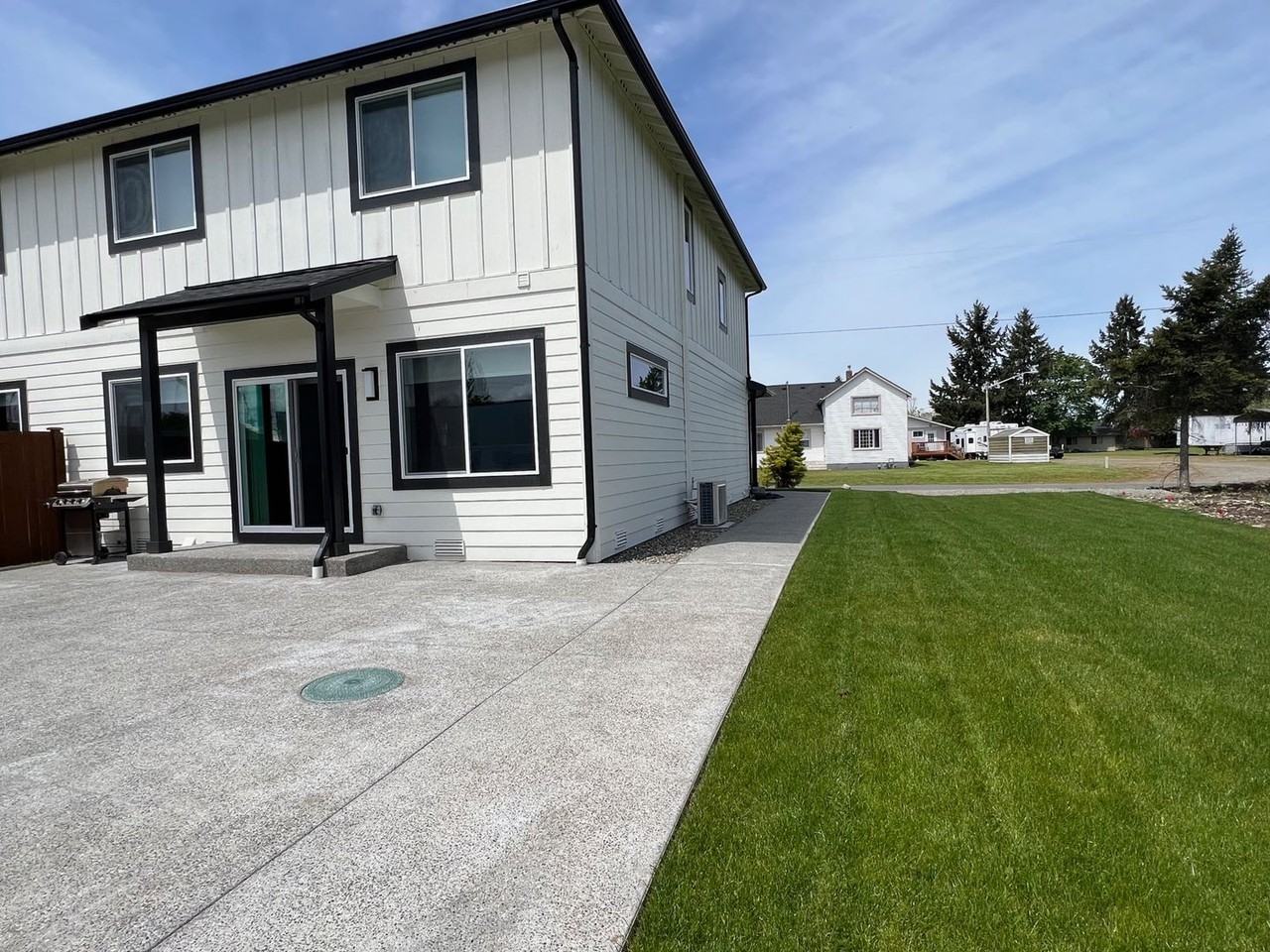 204 SE Railroad Ave - Photo 3 of 27