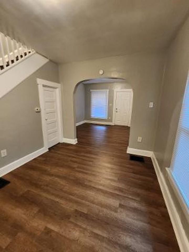 1525 Villa Ave - Photo 3 of 7