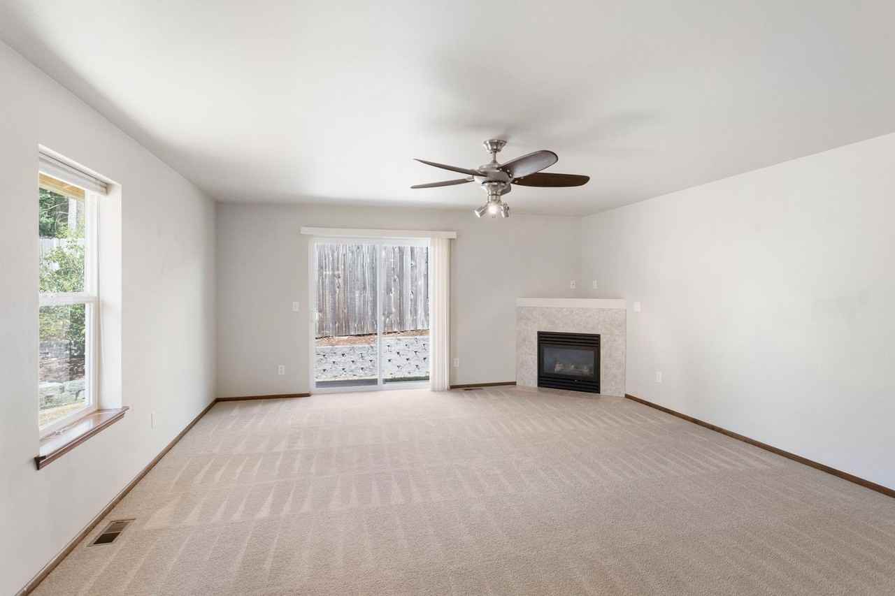 957 Nw Longview Dr - Photo 2 of 14