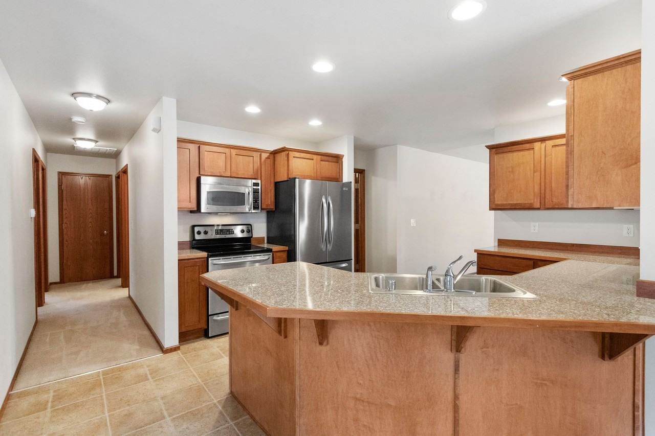 957 Nw Longview Dr - Photo 3 of 14