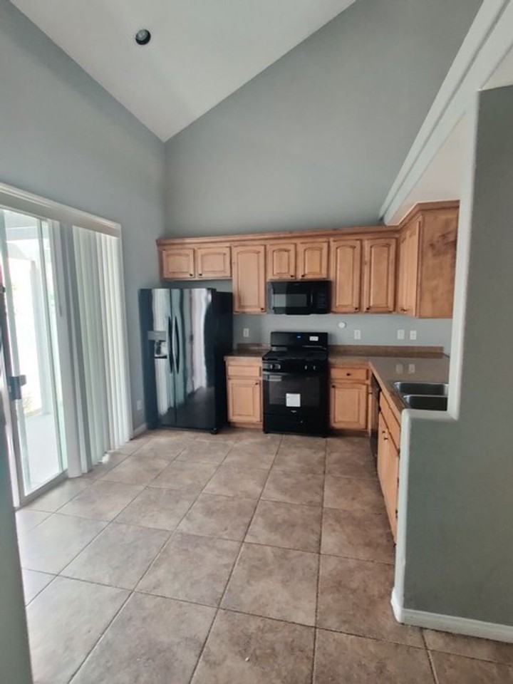 6010 Quiet Glow Ave - Photo 3 of 39