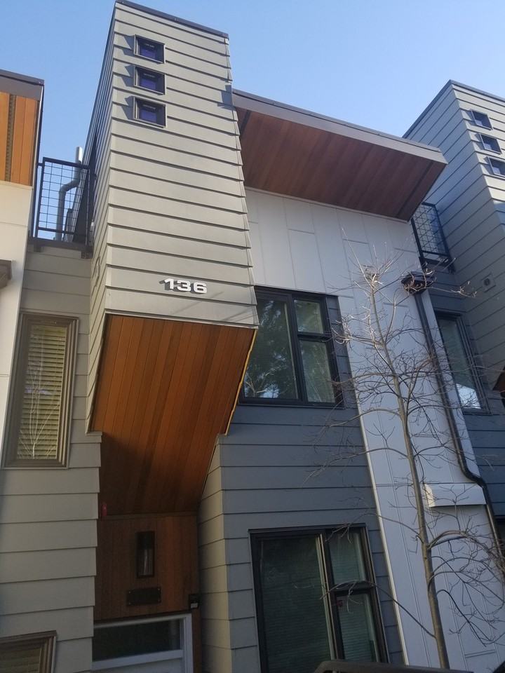 136 107th Ave Se