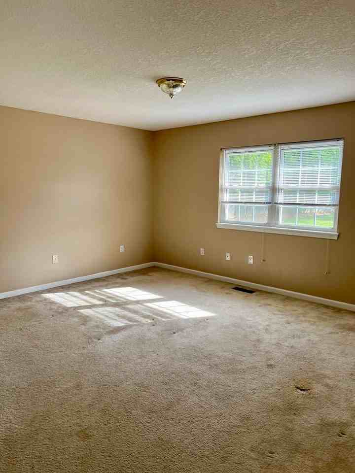 54 Hidden Pines Ct - Photo 4 of 11