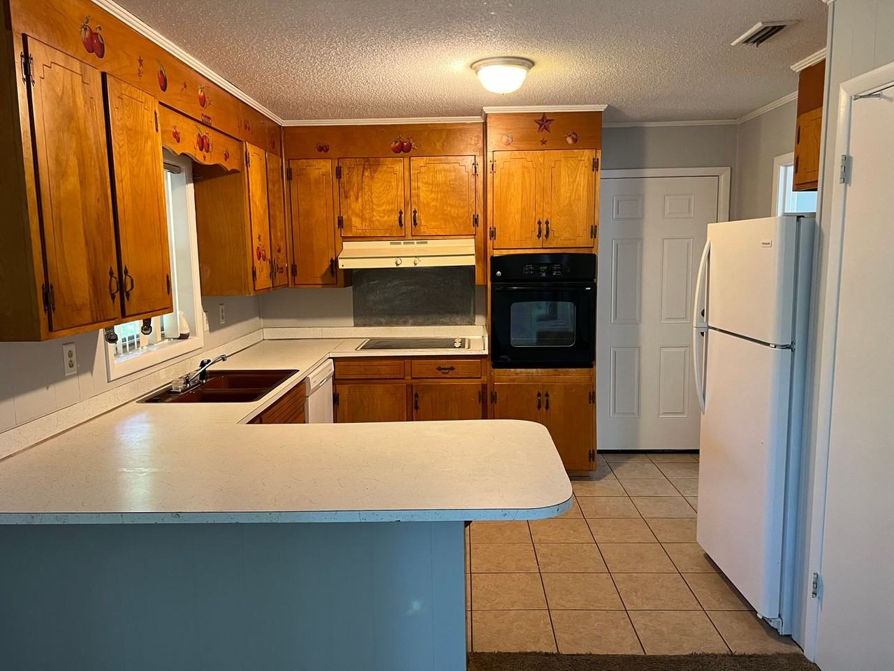 205 Morgan Ln - Photo 3 of 24