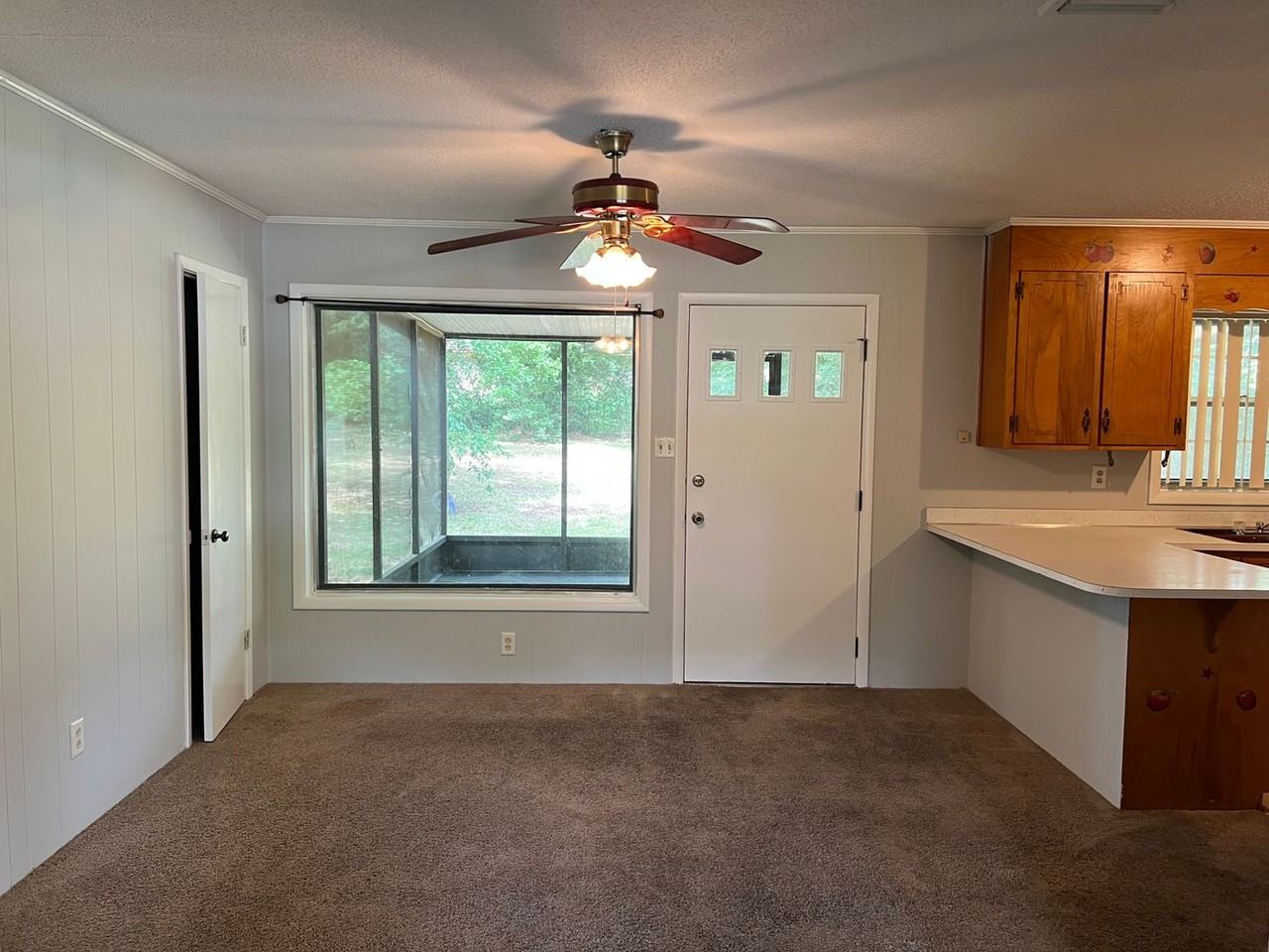 205 Morgan Ln - Photo 4 of 24