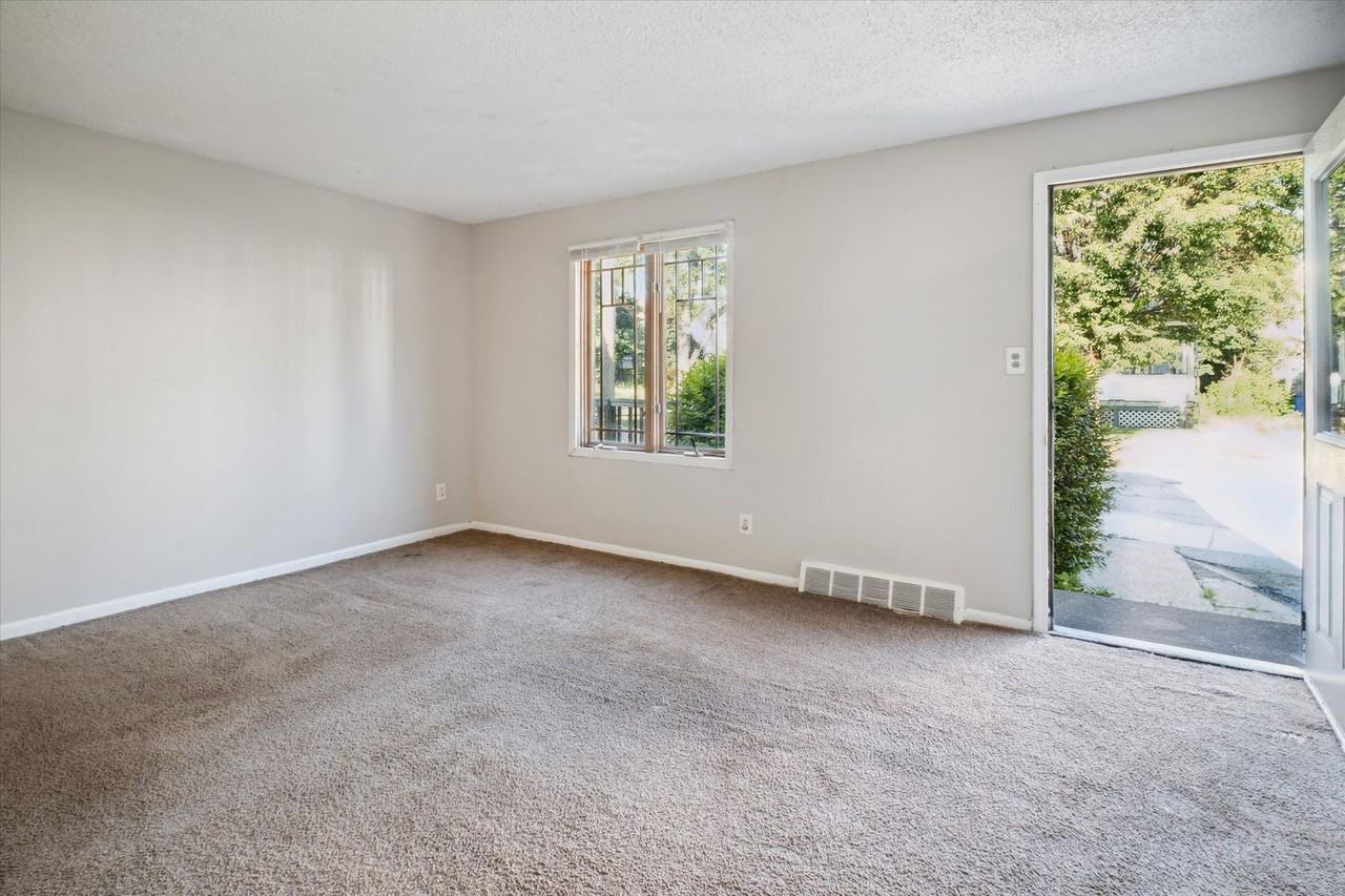 1349 West 87th Street - Photo 4 of 20