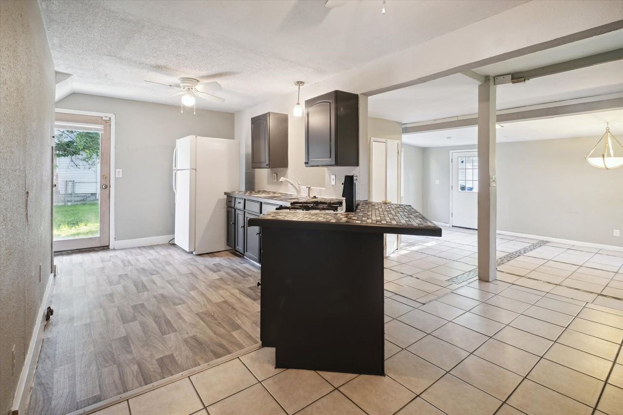 1349 West 87th Street - Photo 5 of 20