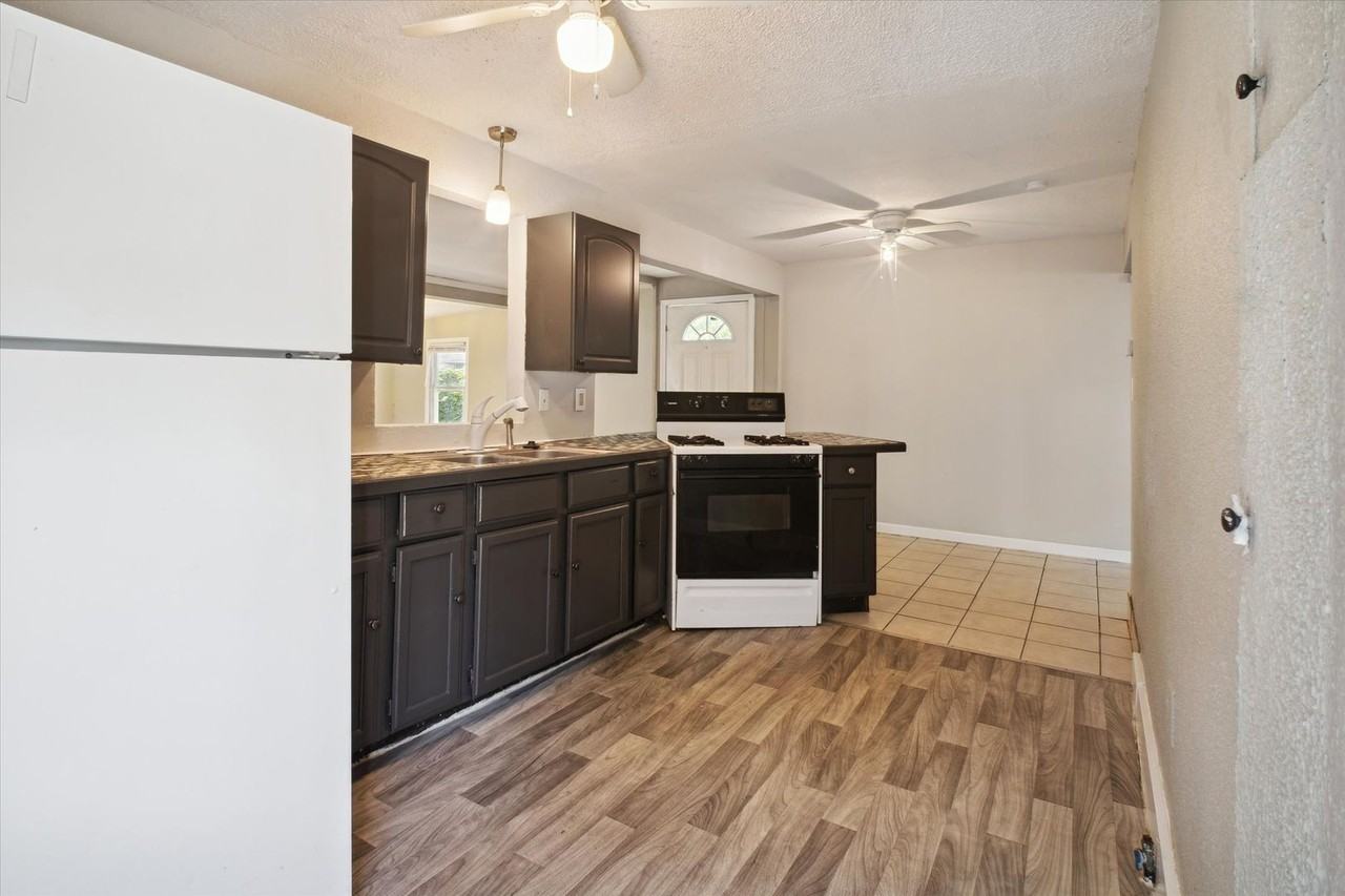 1349 West 87th Street - Photo 6 of 20