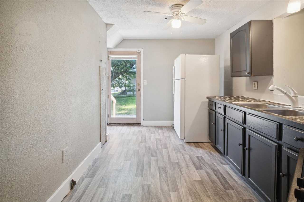 1349 West 87th Street - Photo 7 of 20