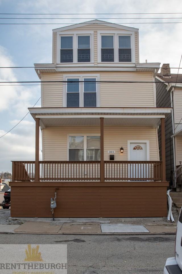 301 Clover St - Photo 2 of 28