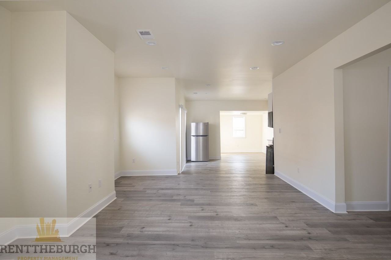 301 Clover St - Photo 3 of 28