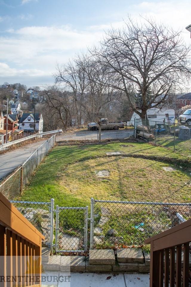 301 Clover St - Photo 7 of 28