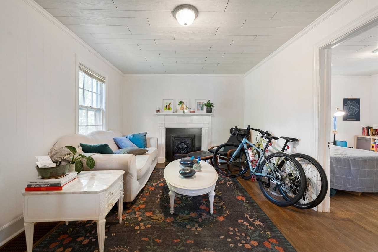 2025 Pershing St - Photo 2 of 10