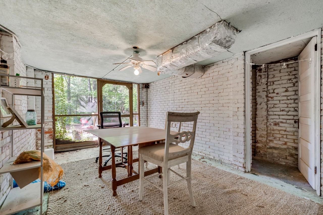 2025 Pershing St - Photo 3 of 10