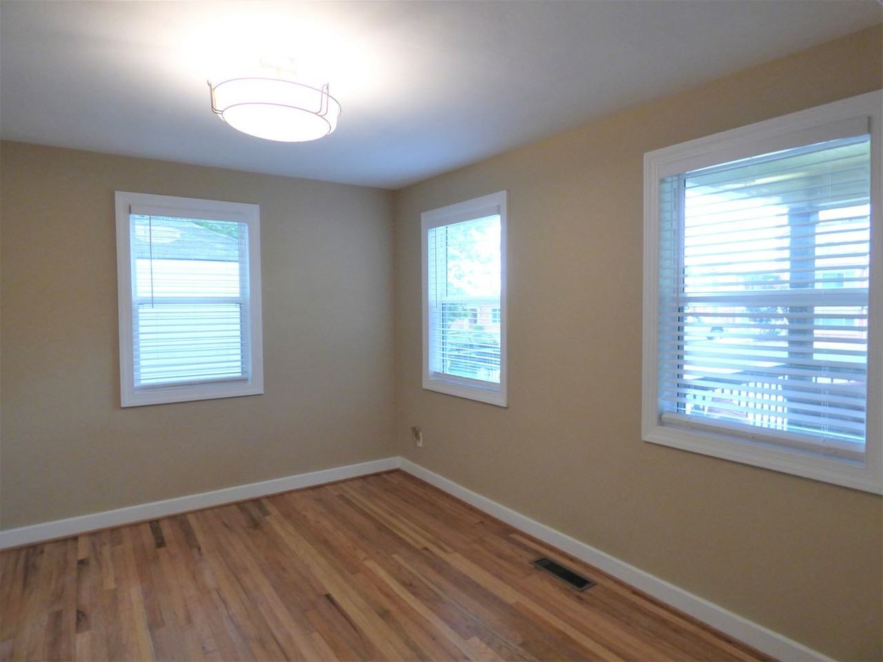 725 9th Avenue South - Photo 4 of 12