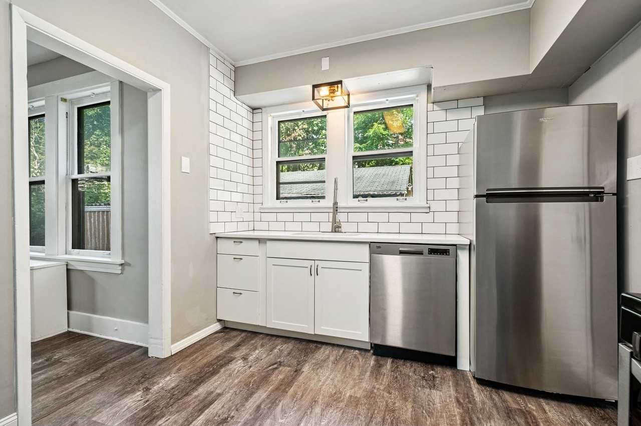 1156 Davis Avenue - Photo 3 of 16