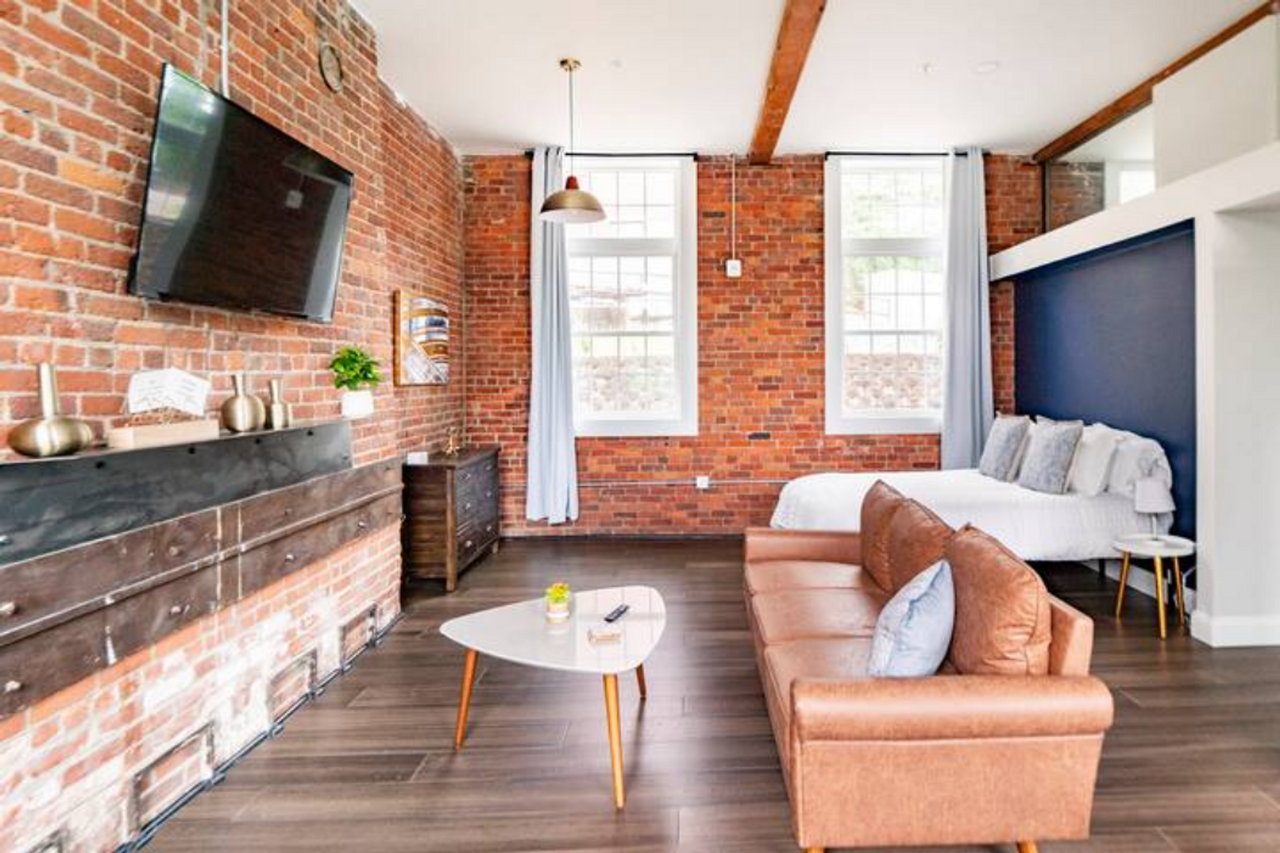 1 Charles Street - Photo 3 of 12