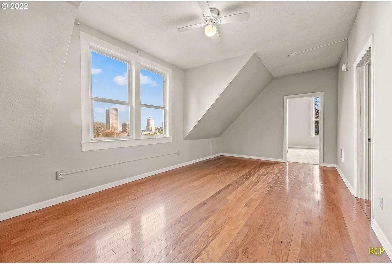 2069 Sw Park Ave #D - Photo 6 of 19