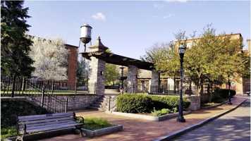 featured image of 600 N Franklin St