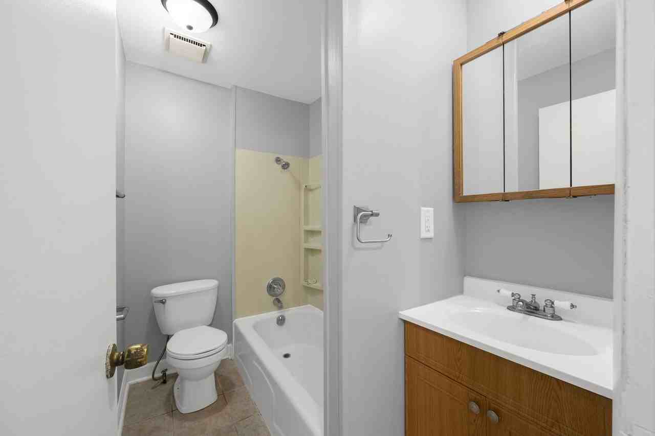 517 State St - Photo 7 of 9