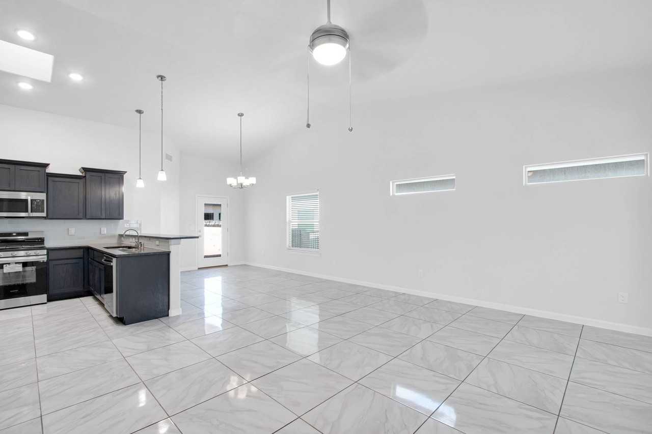 914 Brass Hill Ave - Photo 3 of 21