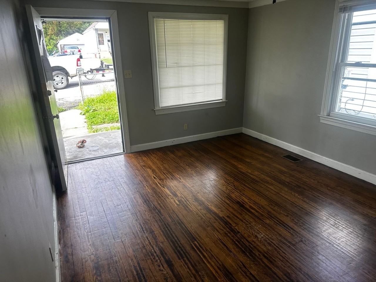 1412 Arling Ave - Photo 2 of 9