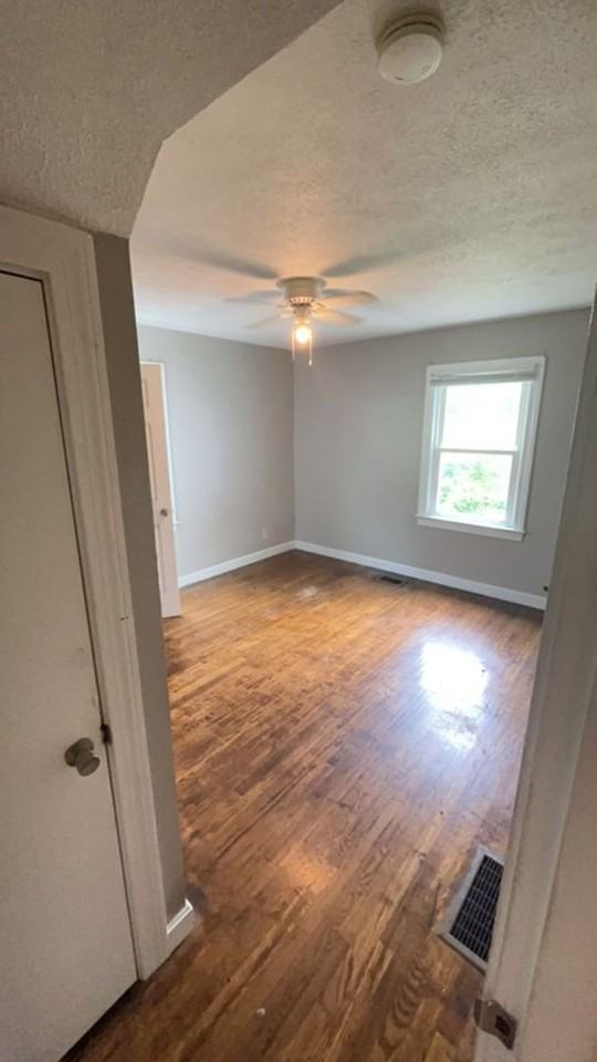 1412 Arling Ave - Photo 5 of 9