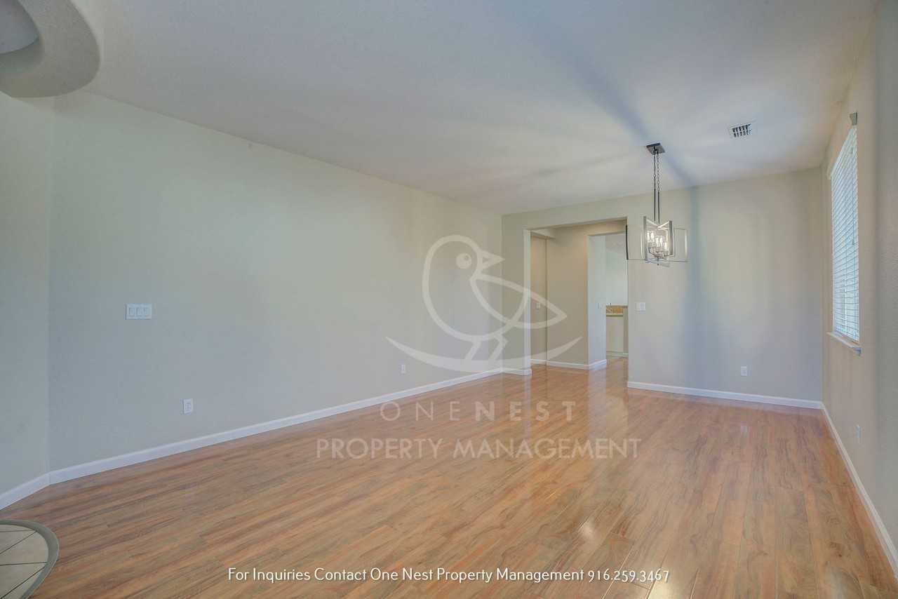 408 Elmwood Ct - Photo 3 of 25