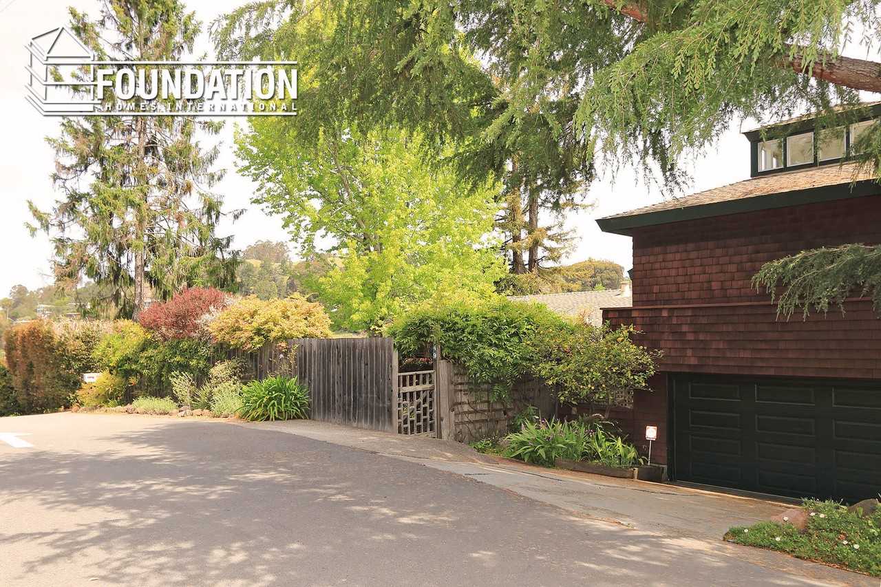 149 Richardson Dr - Photo 2 of 24