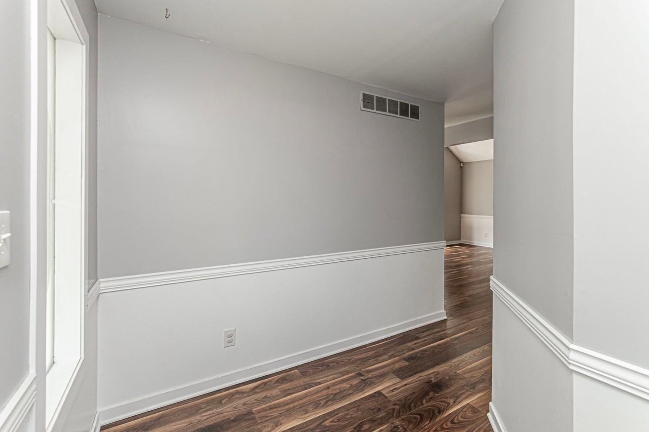 1844 Plymouth Rd - Photo 2 of 50