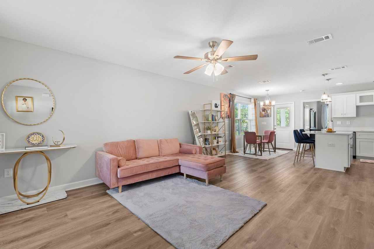 3192 Maple St - Photo 5 of 40