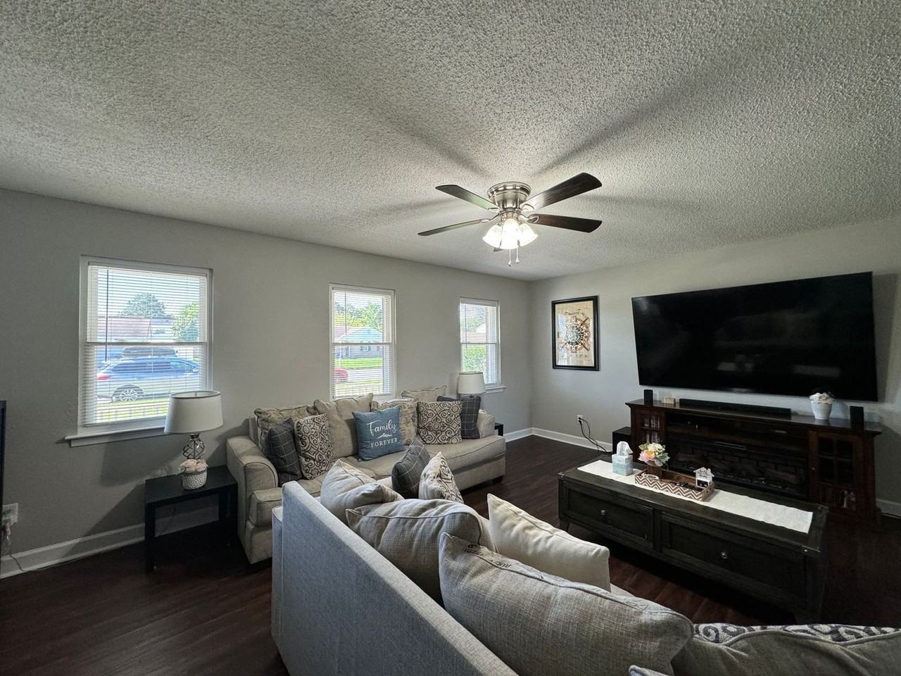 3104 Guenevere Dr - Photo 2 of 18