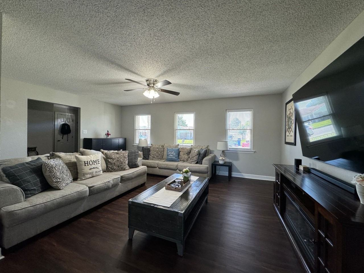 3104 Guenevere Dr - Photo 3 of 18